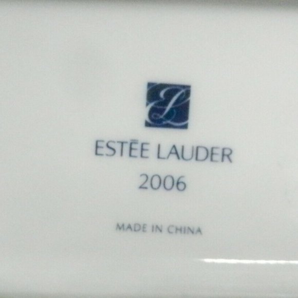 2006 ESTEE LAUDER Porcelain White Ribbed 8" Gold Vanity or Brush Tray - Picture 5 of 9